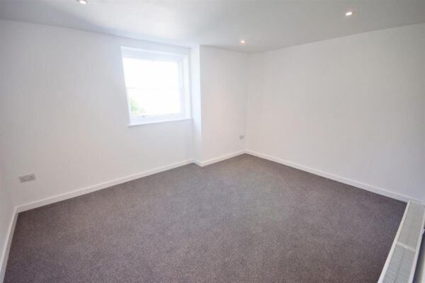 Flat 1,  Birmingham Road, Warwick