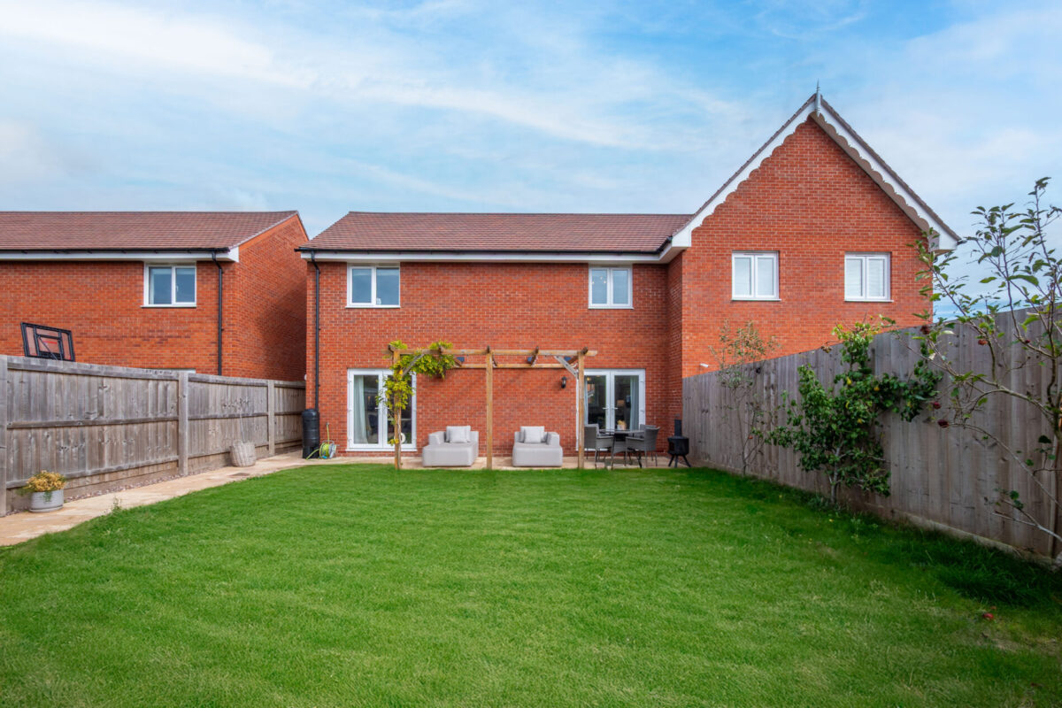 Claude Eliot Way, Tiddington, CV37