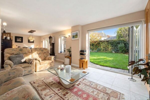 Congreve Way, Stratford - GARAGE and Parking