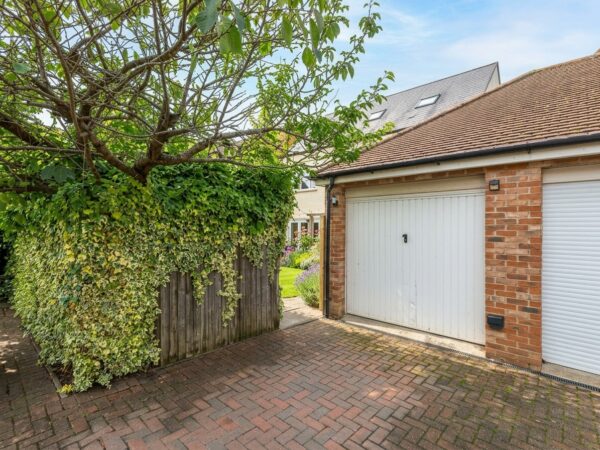 Congreve Way, Stratford - GARAGE and Parking