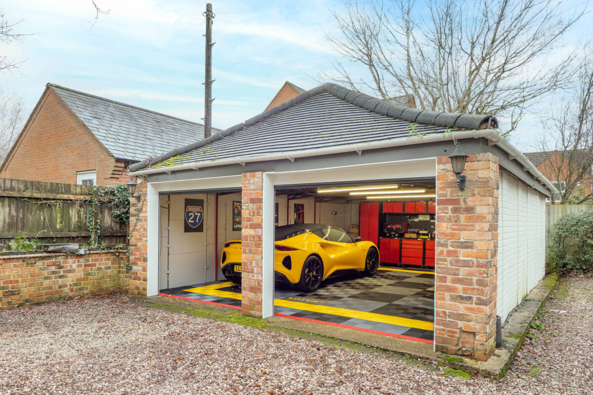 Dickens Heath Road, Shirley, B90