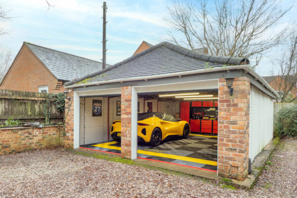 Dickens Heath Road, Shirley, B90