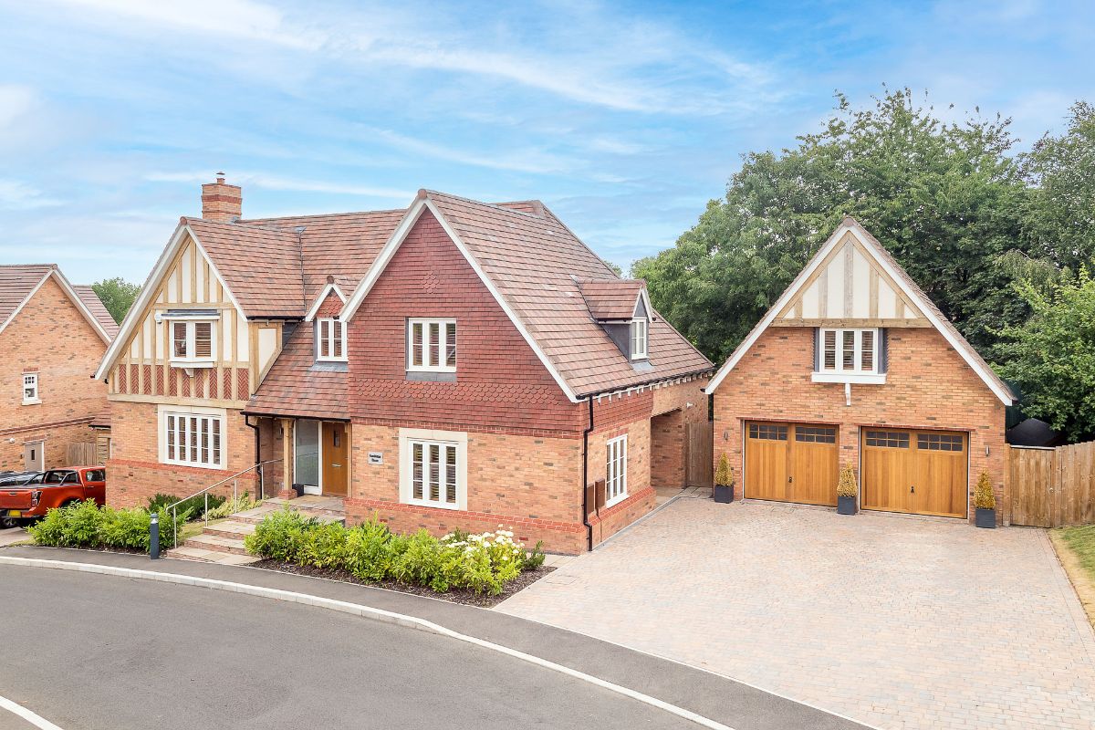 Hambleton House, Elmdon Close, Snitterfield, Stratford-Upon-Avon