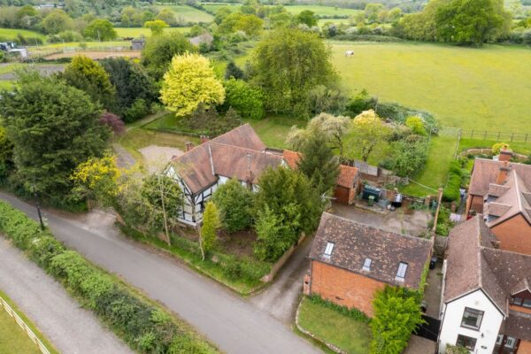 Stunning Cottage PLUS 2 BEDROOM Annexe and 3.4 Acres!