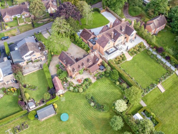**STUNNING Home With FIELD VIEWS** Church Road, Snitterfield, Stratford-upon-Avon