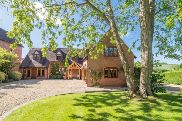**STUNNING Home With FIELD VIEWS** Church Road, Snitterfield, Stratford-upon-Avon