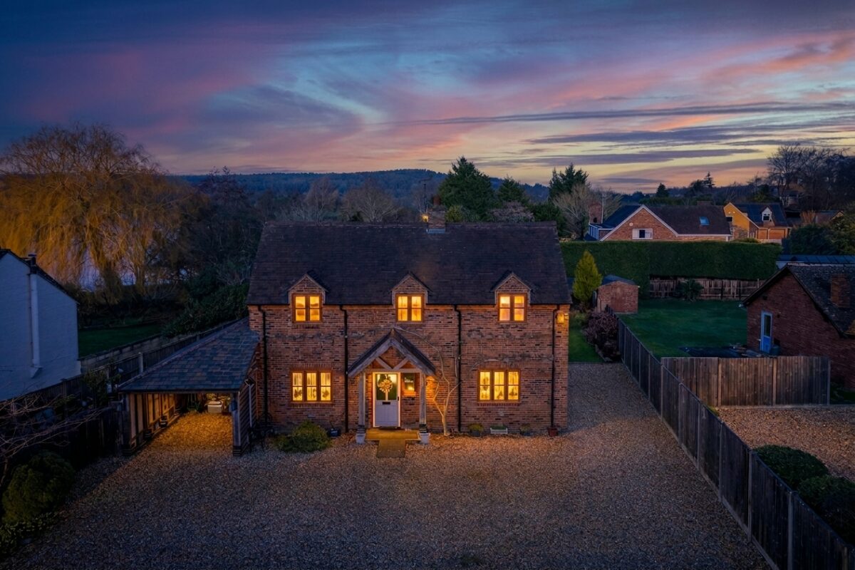 **RIVER VIEWS** Mill Lane, Welford on Avon