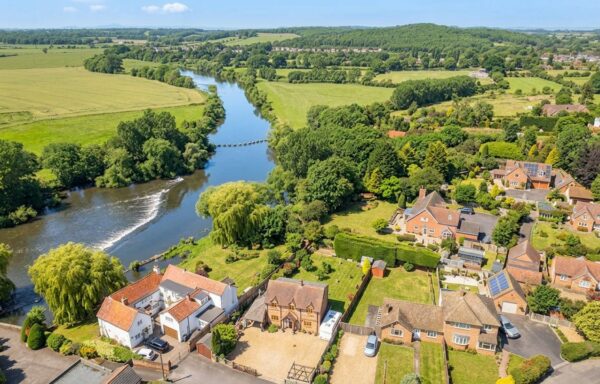 **RIVER VIEWS** Mill Lane, Welford on Avon