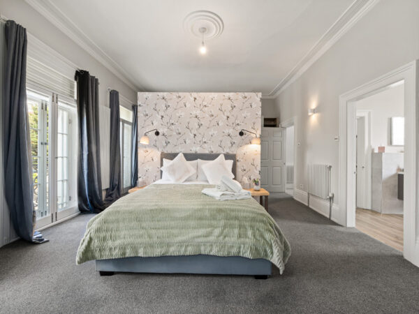 Clarendon Place, town Centre Location with one bedroom Annexe