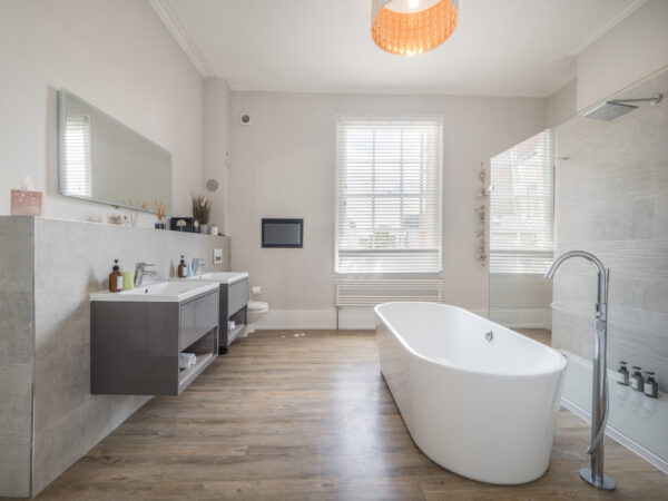 Clarendon Place, town Centre Location with one bedroom Annexe