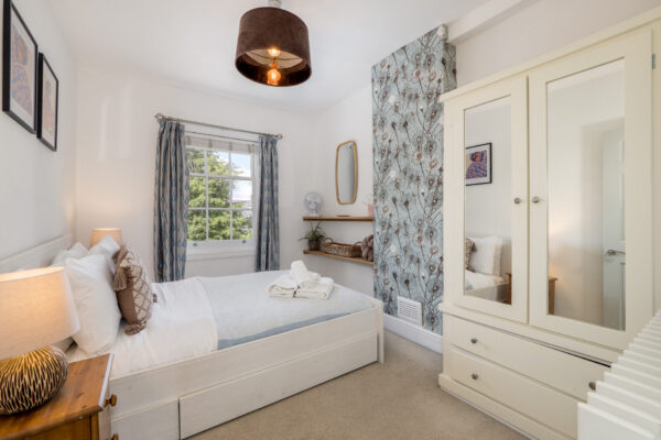 Clarendon Place, town Centre Location with one bedroom Annexe