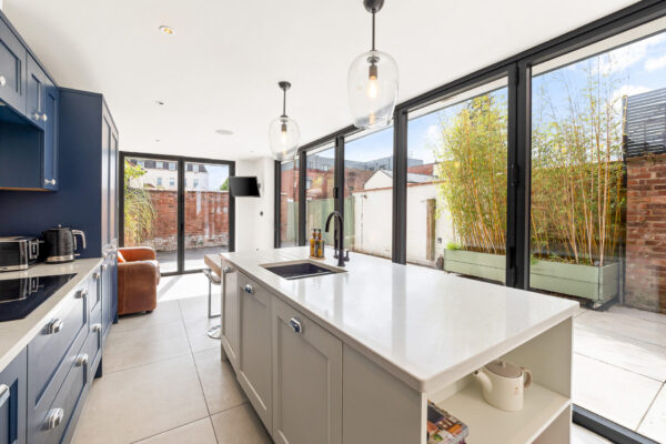 Clarendon Place, town Centre Location with one bedroom Annexe