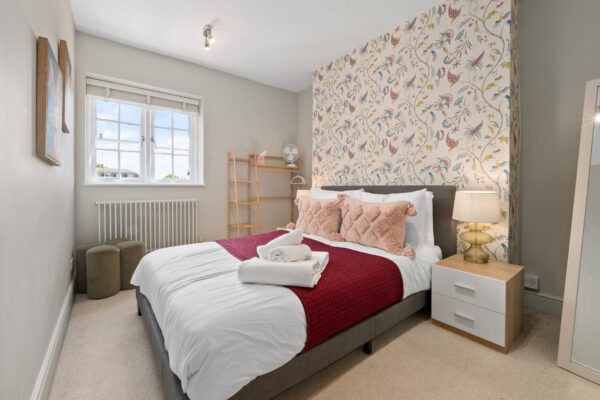 Clarendon Place, town Centre Location with one bedroom Annexe