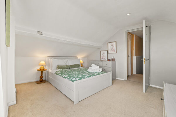 Clarendon Place, town Centre Location with one bedroom Annexe