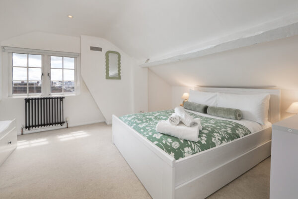 Clarendon Place, town Centre Location with one bedroom Annexe