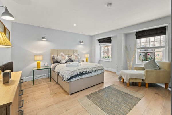 Clarendon Place, town Centre Location with one bedroom Annexe