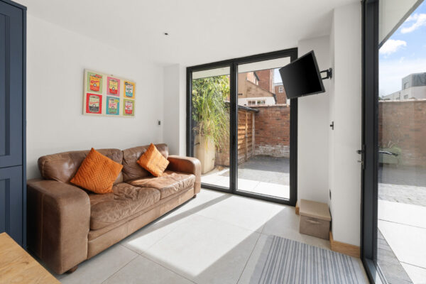 Clarendon Place, town Centre Location with one bedroom Annexe