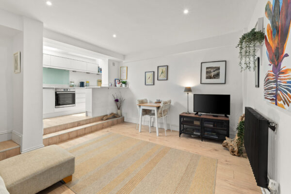 Clarendon Place, town Centre Location with one bedroom Annexe