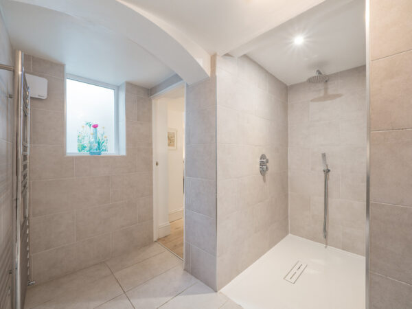 Clarendon Place, town Centre Location with one bedroom Annexe