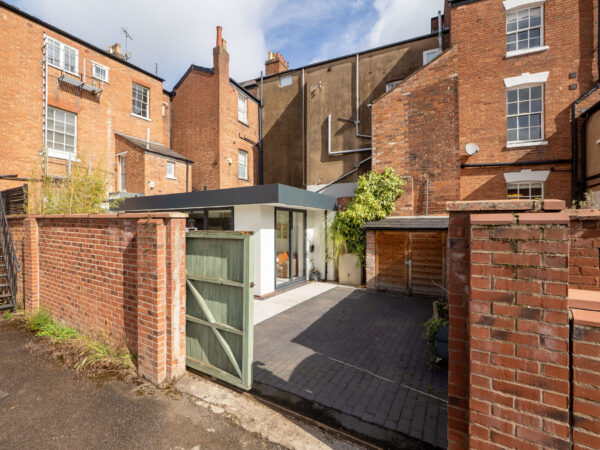 Clarendon Place, town Centre Location with one bedroom Annexe