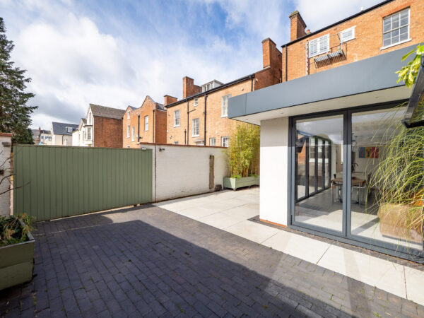 Clarendon Place, town Centre Location with one bedroom Annexe