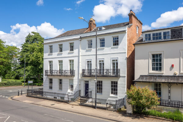 Clarendon Place, town Centre Location with one bedroom Annexe