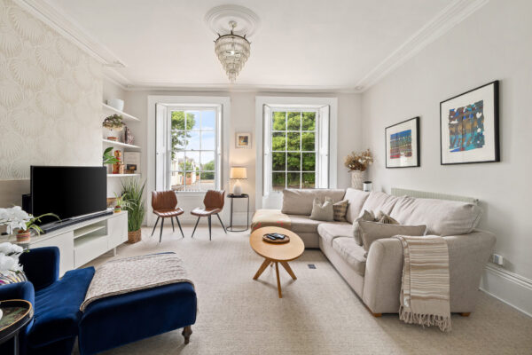 Clarendon Place, town Centre Location with one bedroom Annexe