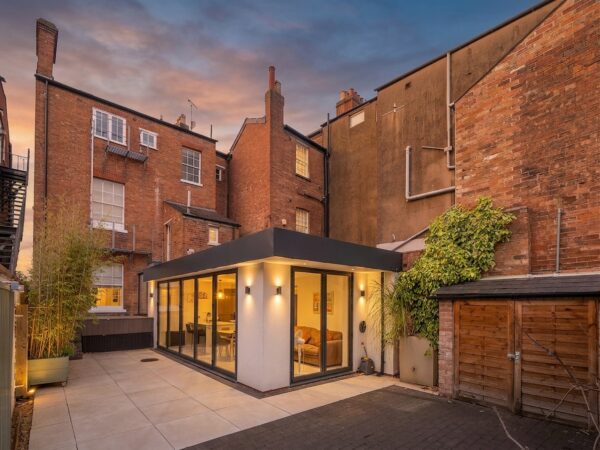 Clarendon Place, town Centre Location with one bedroom Annexe