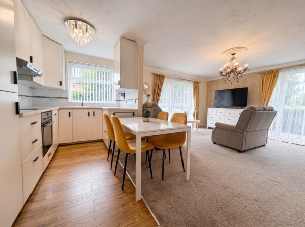 2 bed canal side apartment with garage, walking distance to town