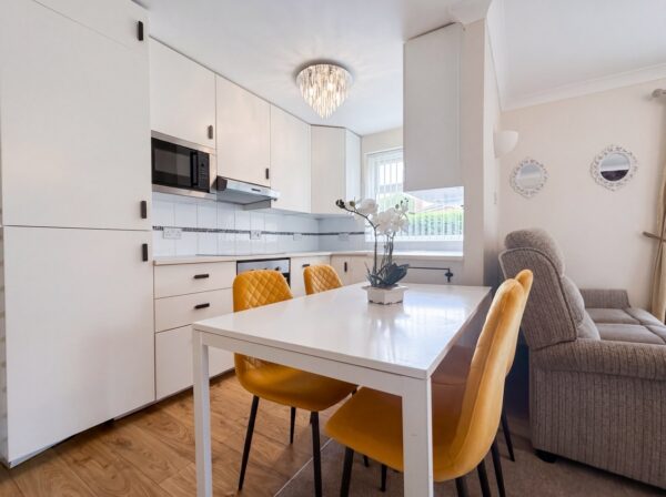 2 bed canal side apartment with garage, walking distance to town