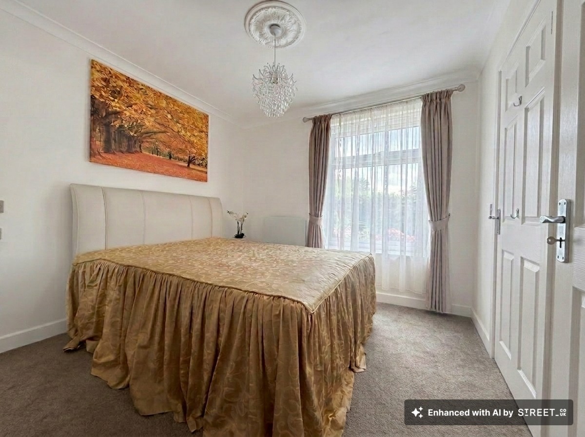 2 bed canal side apartment with garage, walking distance to town