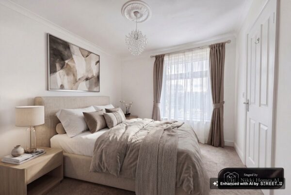 2 bed canal side apartment with garage, walking distance to town