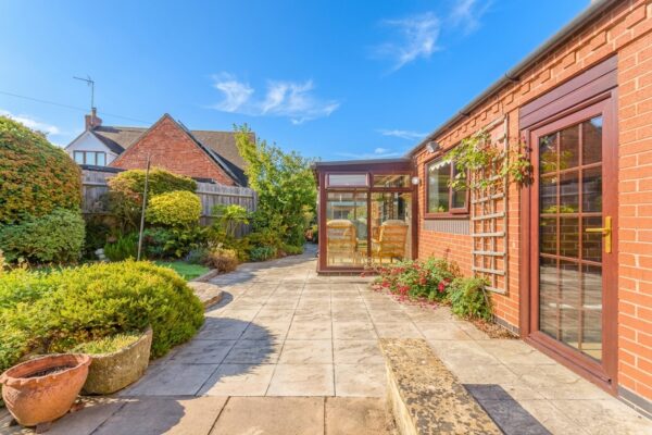 Woodward Court, Snitterfield, CV37