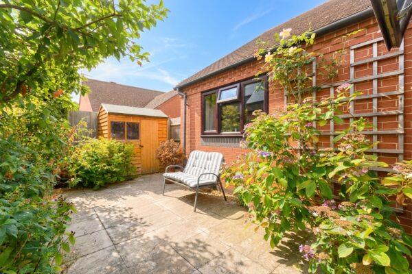 Woodward Court, Snitterfield, CV37