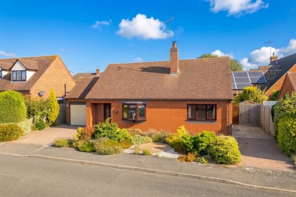Woodward Court, Snitterfield, CV37
