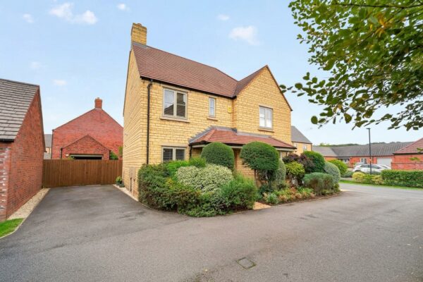 Red Fescue Close, Mickleton, GL55